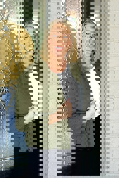 Sara McMillian LLC logo